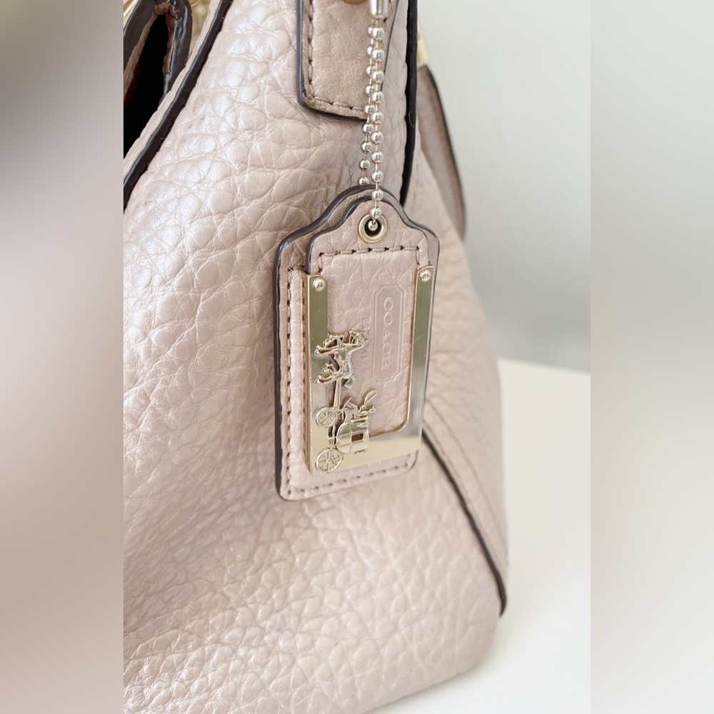 Coach Horse And Carriage Hang Tag